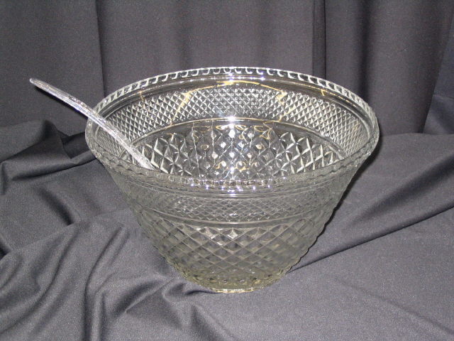 Where to rent Punch Bowl, Glass 11 quart in San Dimas CA